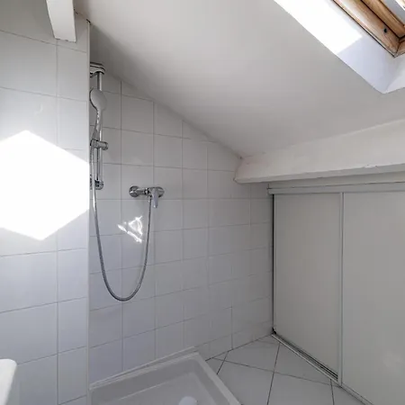 Open View Terrace - Wide 2 Bdr Quiet Area Apartment *