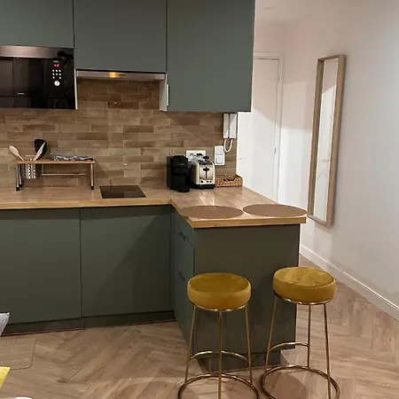 Apartment Perfectly Located Between Sea And Center Nice