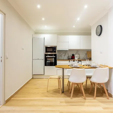 Apartment - Sweethome Spacious Flat - Balcon Nice