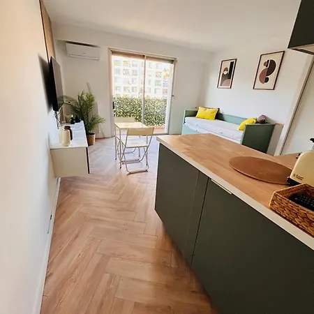 Apartment Perfectly Located Between Sea And Center