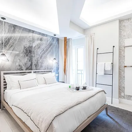 Le Dortoir Boutique Suites Hotel