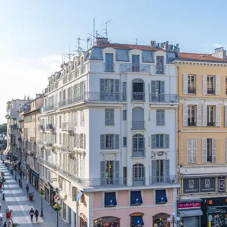 Le Dortoir Boutique Suites Hotel