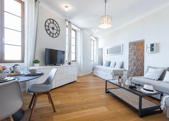 Gorgeous 1 Bdr With Gardens View In The Old Town