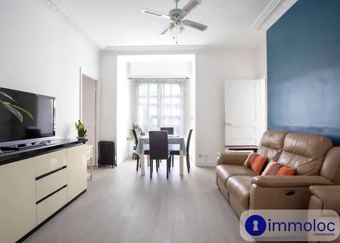 Apartment Near Station And Shops