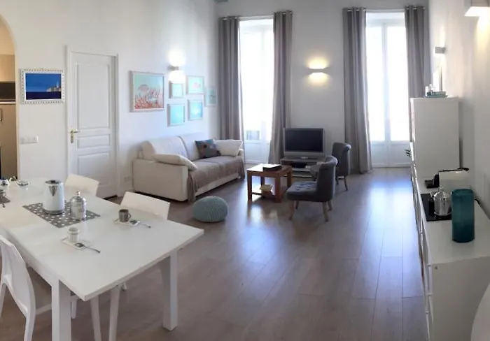 2 Bedrooms Appartement In Central Location On The Famous Place Massena Nice
