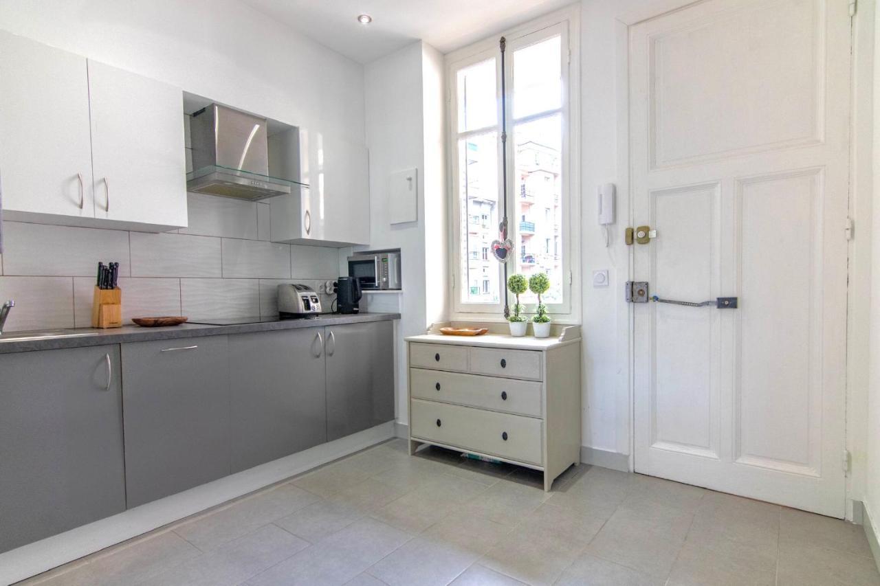 Estienne D'orves Apartment