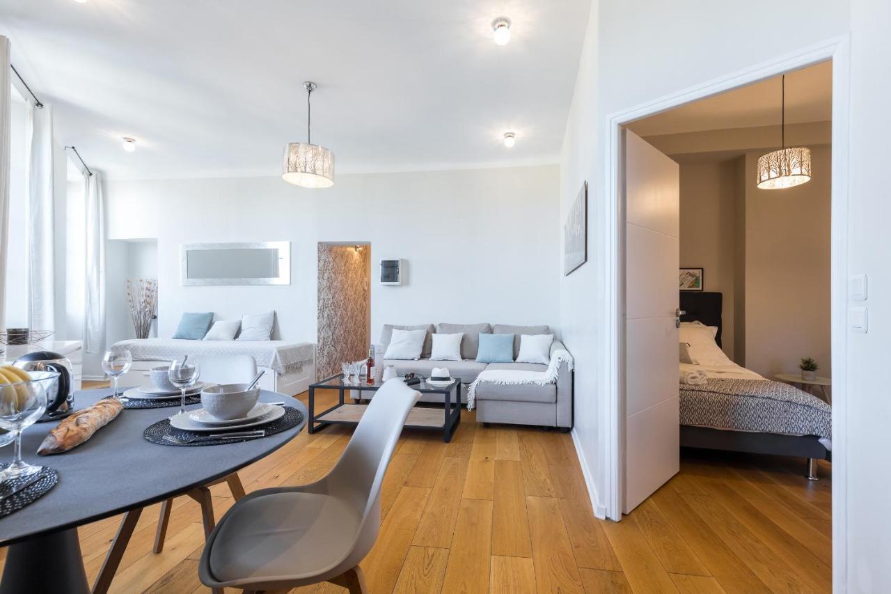 Gorgeous 1 Bdr With Gardens View In The Old Town Apartment Nice