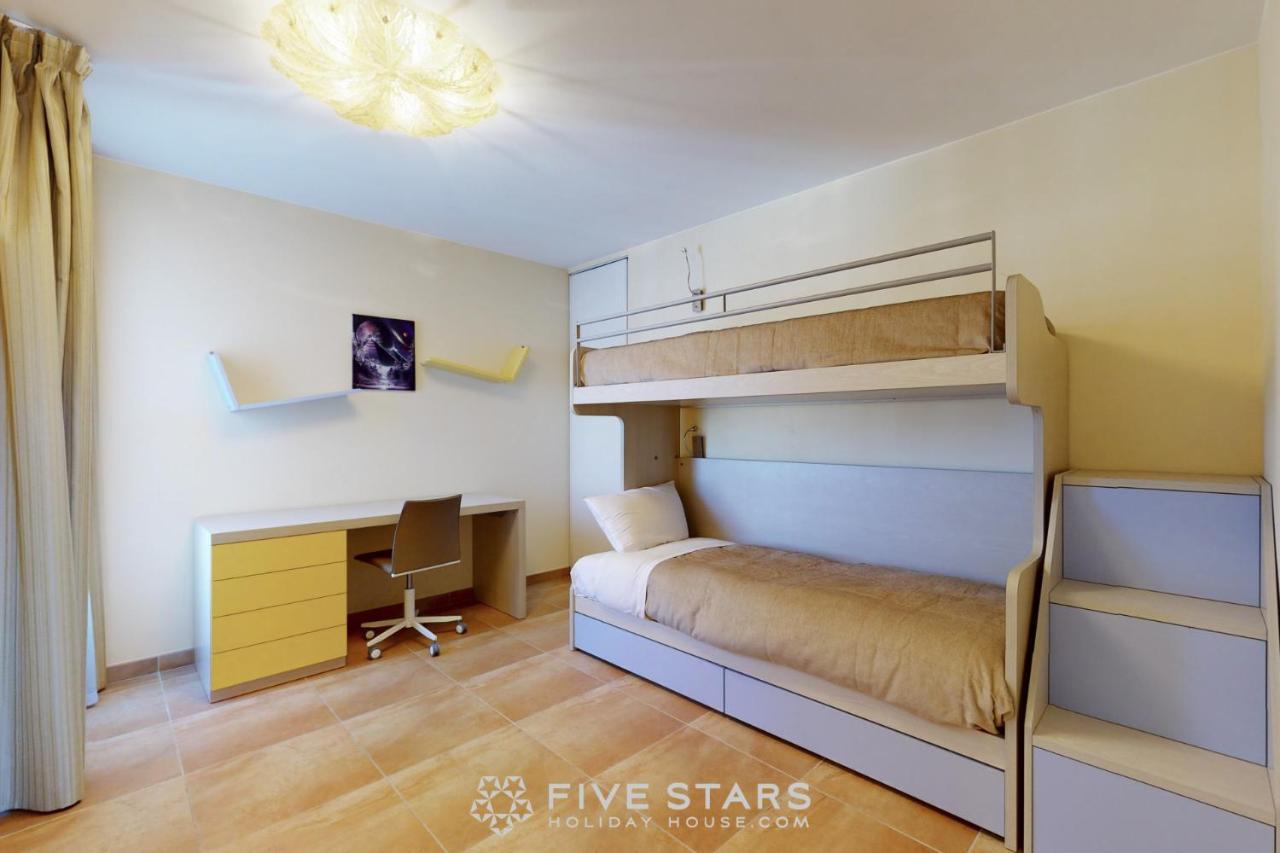 Luxury Five Stars House