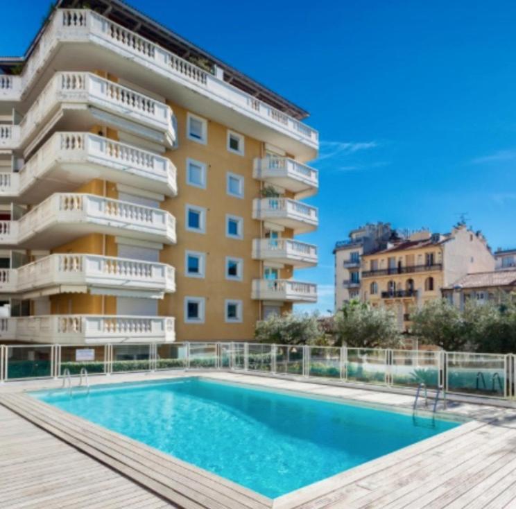 Les Domes, Piscine *
