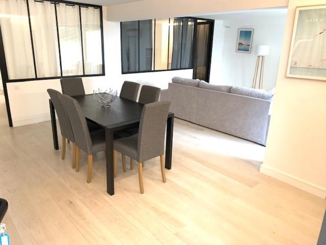 Les Volets Bleus Apartment