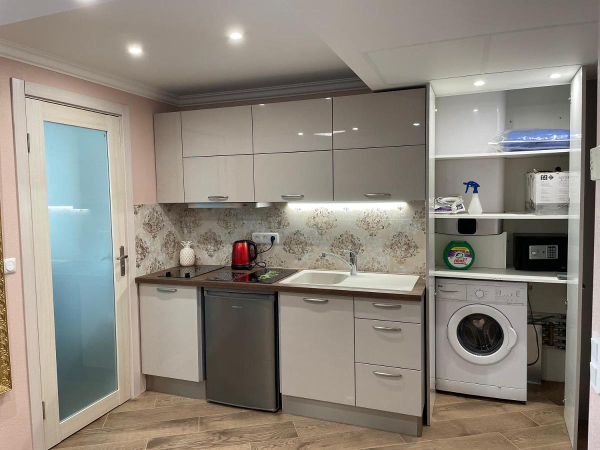 Apartment With Swimming Pool 80 Meters Near The