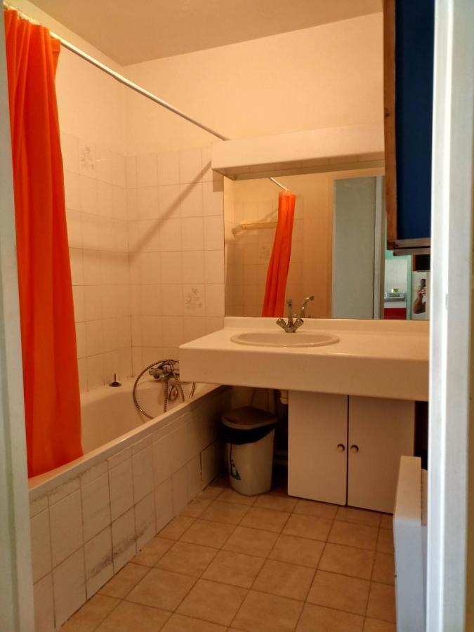 F2 A 50 M De La Apartment