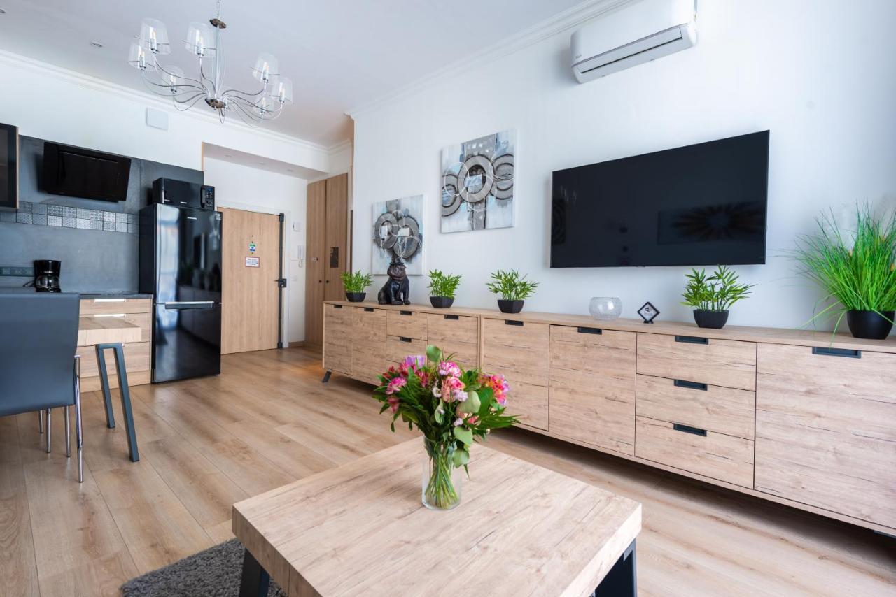 Sunny And Modern Baquis Flat Apartment