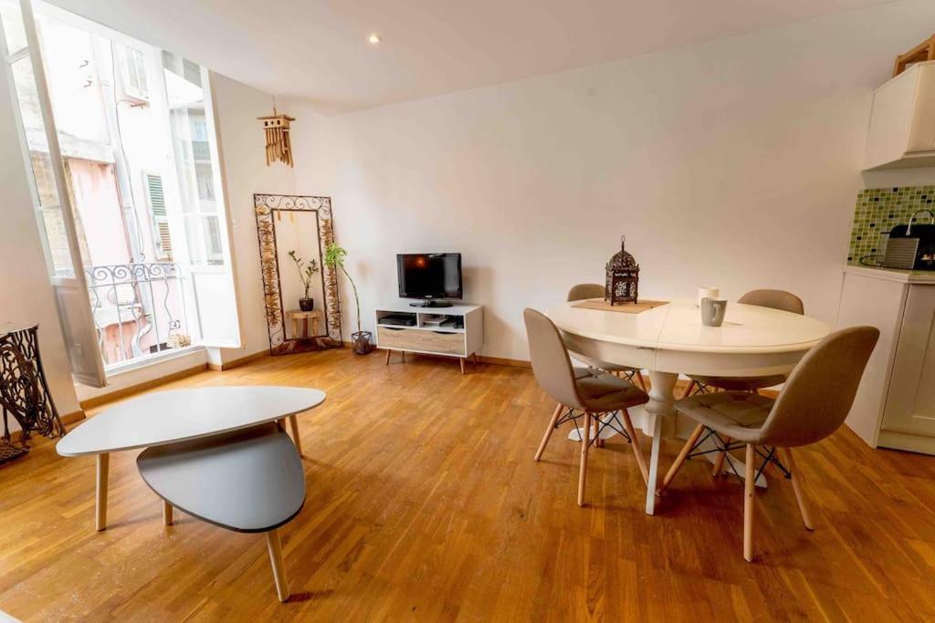 Appartement Au Coeur Du Vieux-nice 2 Pieces Proche De La *
