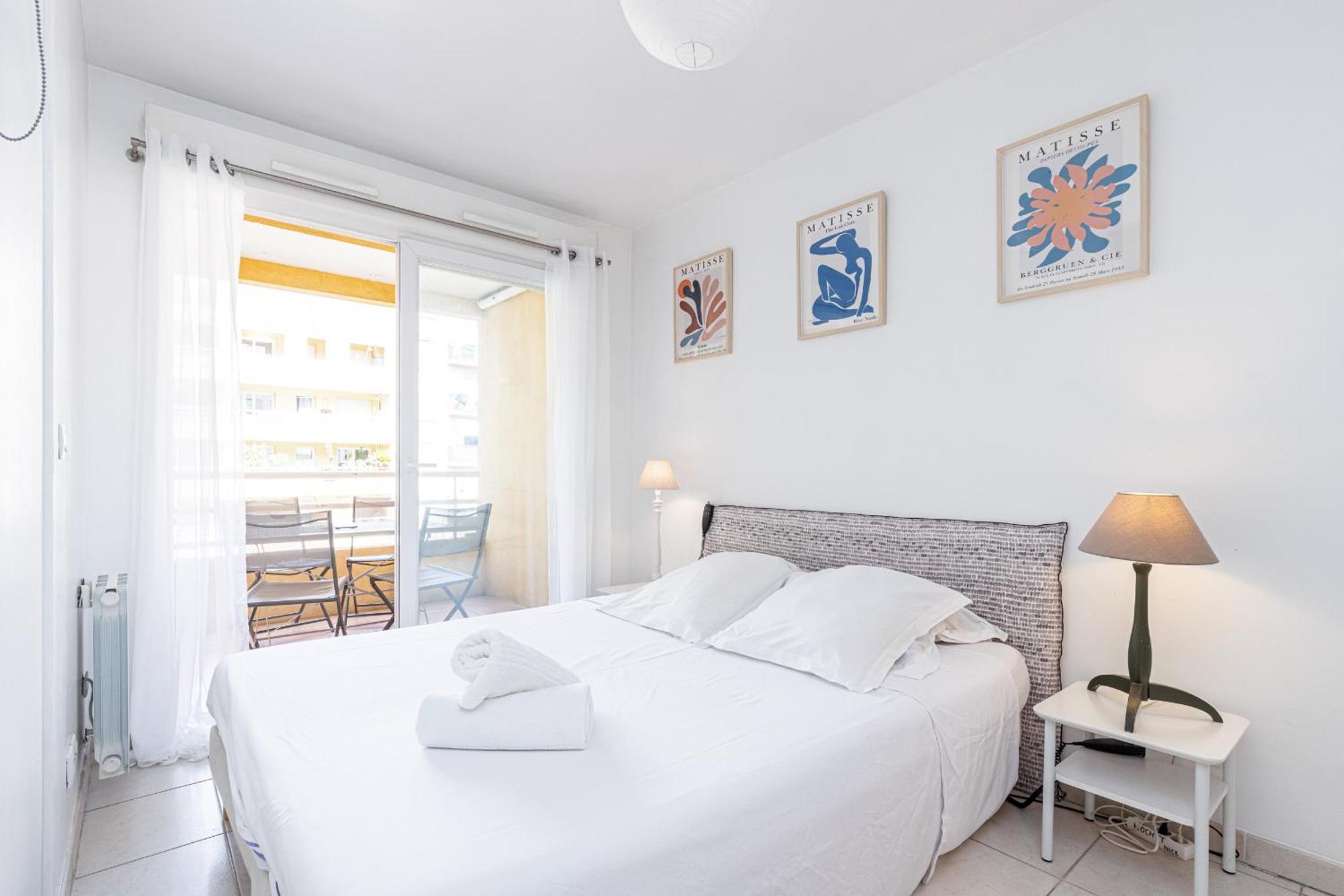 Quiet 1 Bdr Port! Close Place Du Pin Garibaldi
