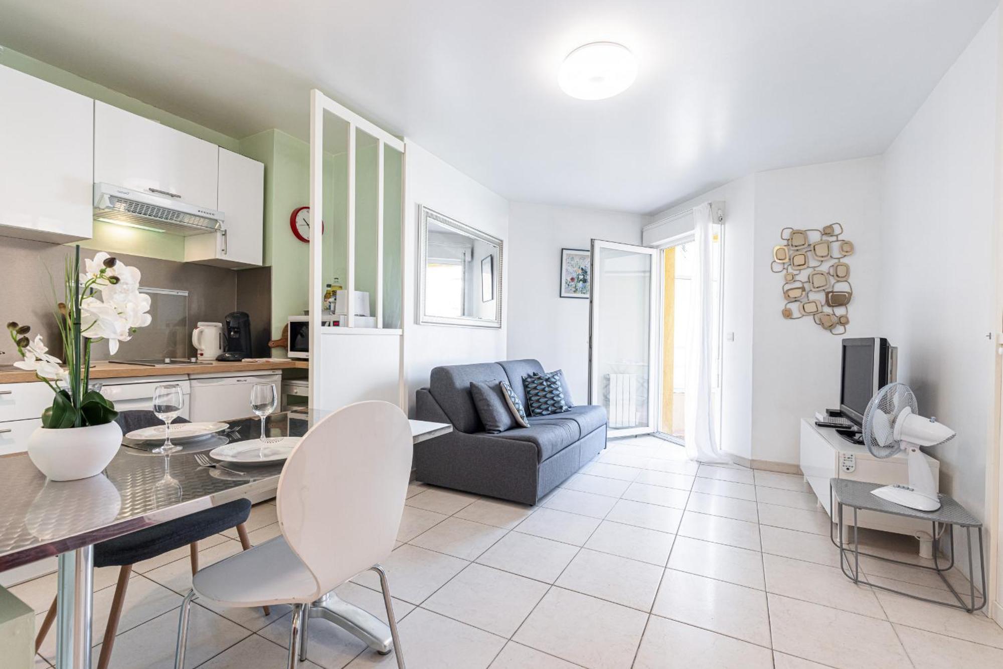 Quiet 1 Bdr Port! Close Place Du Pin Garibaldi Apartment *