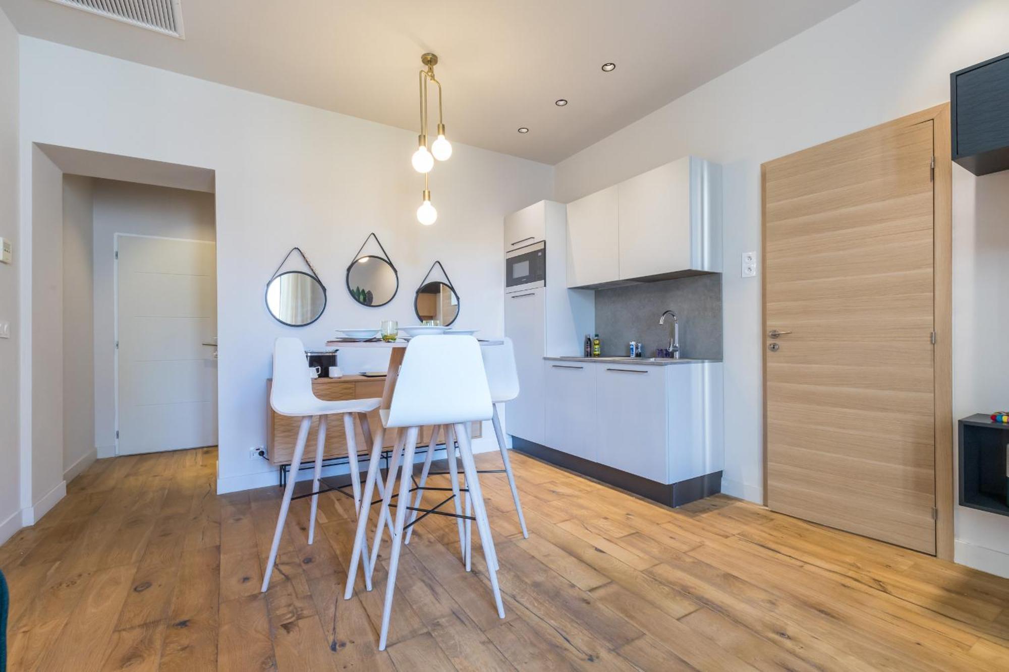 Refined & Cozy 1 Bedroom Downtown Apartment Nice