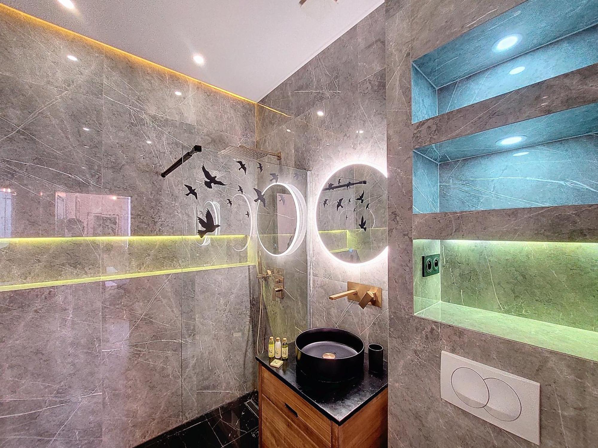 Nestor&jeeves - Rose - - Near Apartment *