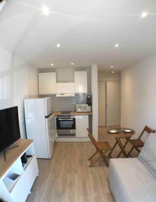 Bas Cimiez- Coquet F1, Climatisee, Parking Apartment Nice