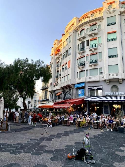 Magenta - T2 Au Coeur Du Carre D'or De *