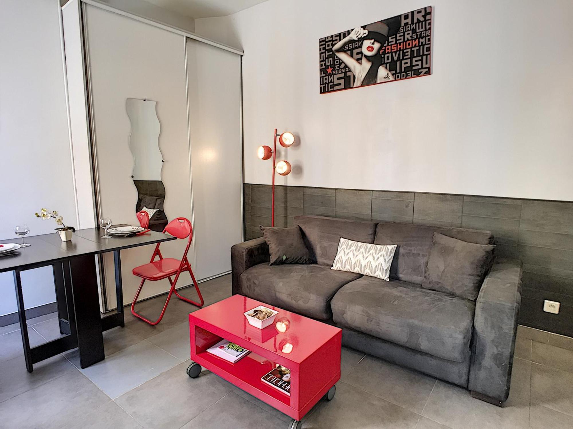 Nestor&jeeves - Red Touch - - Close Sea Apartment