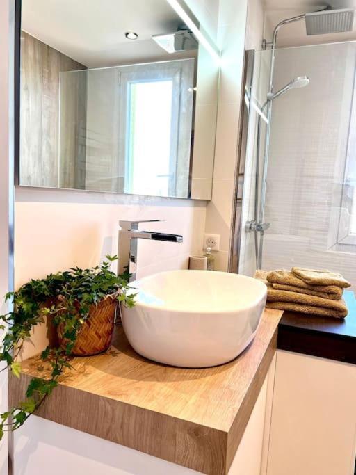 Charming Penthouse In - 10 Minutes From Seaside *