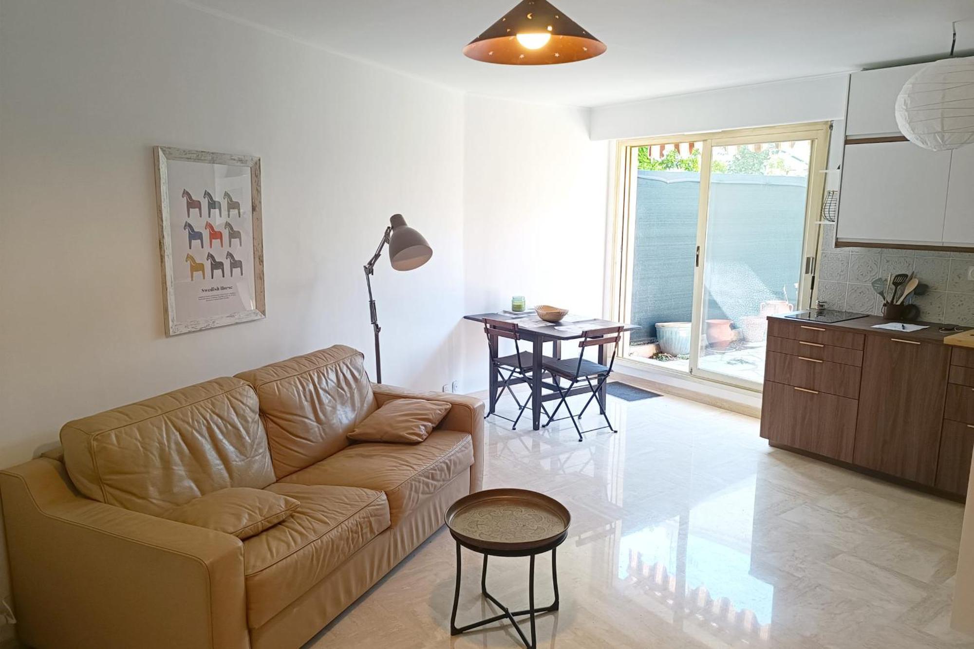 Refurbished With Terrace And Garden Apartment