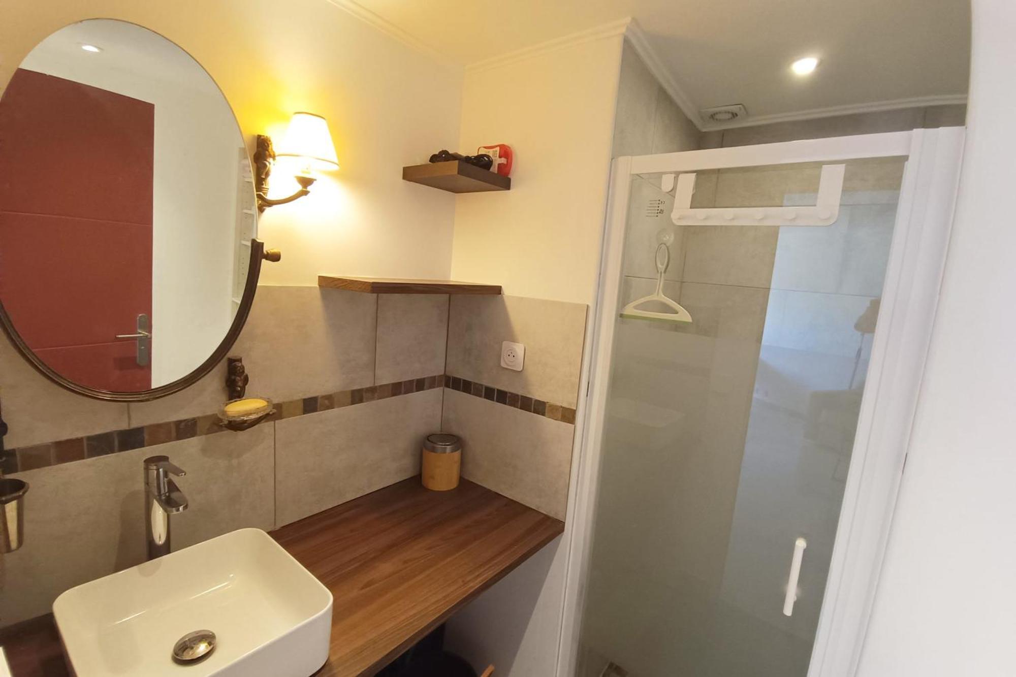 Apartment Refurbished With Terrace And Garden *