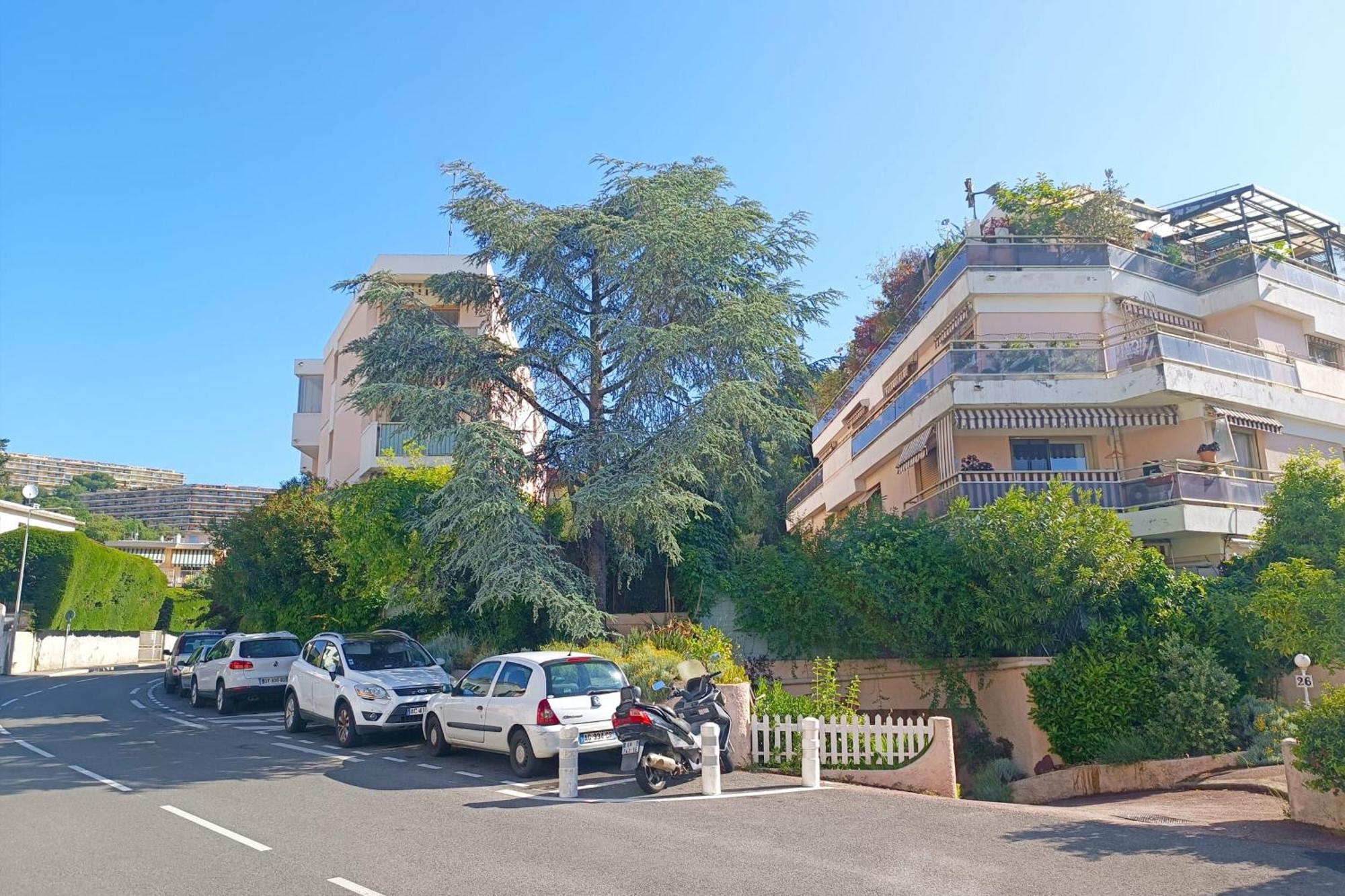 Refurbished With Terrace And Garden Apartment