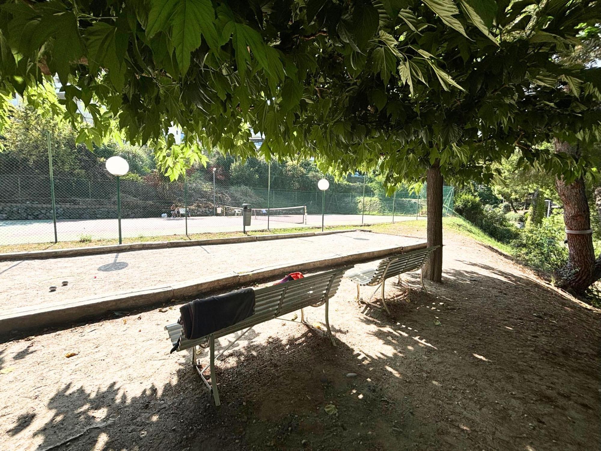 Vue - Clim, Piscine & Restaurant *