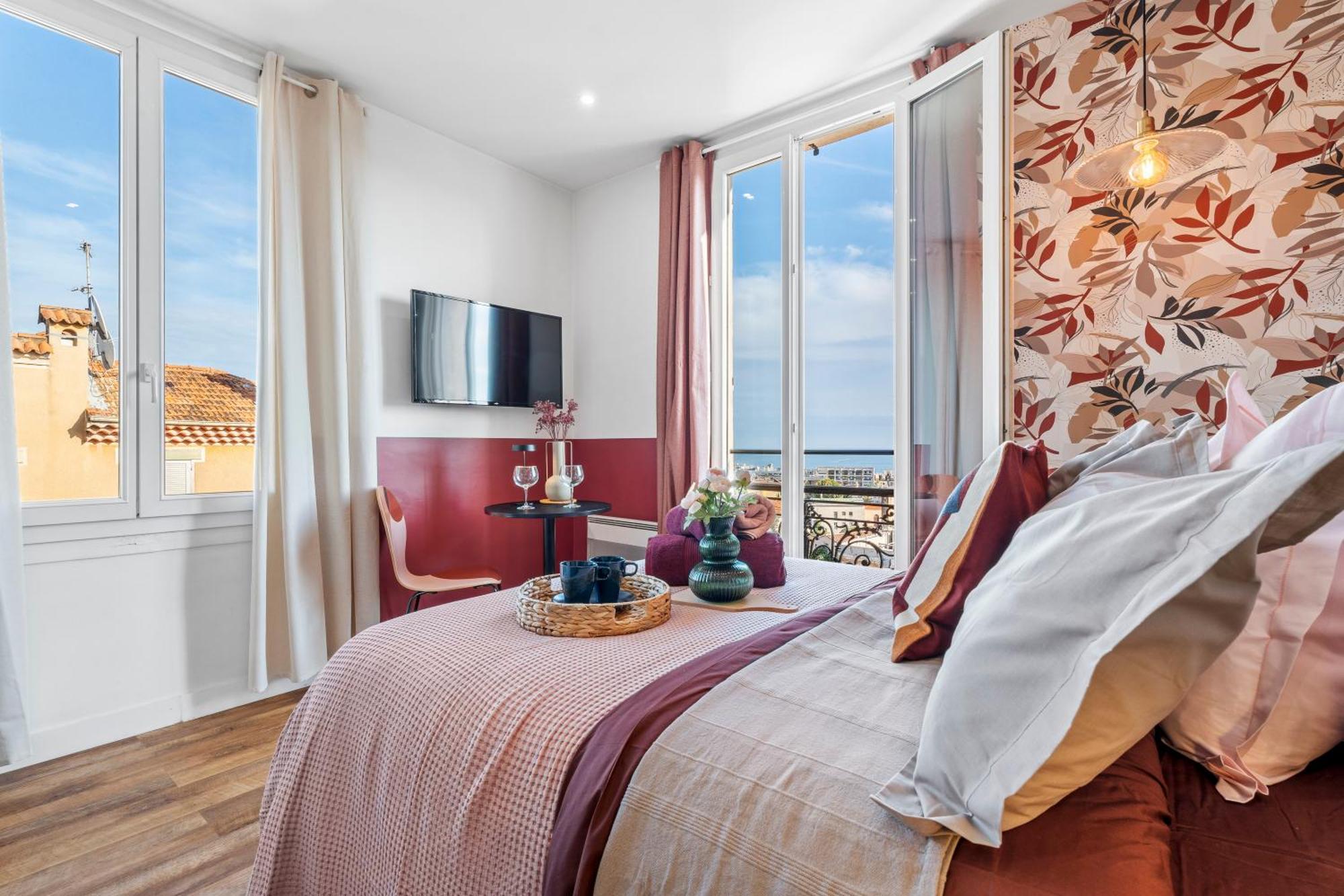 Renting - Cambrai03 - Seaside On The Promenade Des Apartment Nice