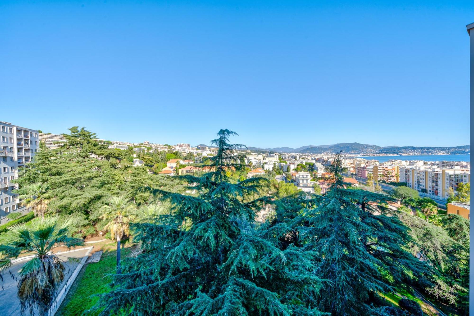 Superbe 3p Vue Avec Parking * Nice