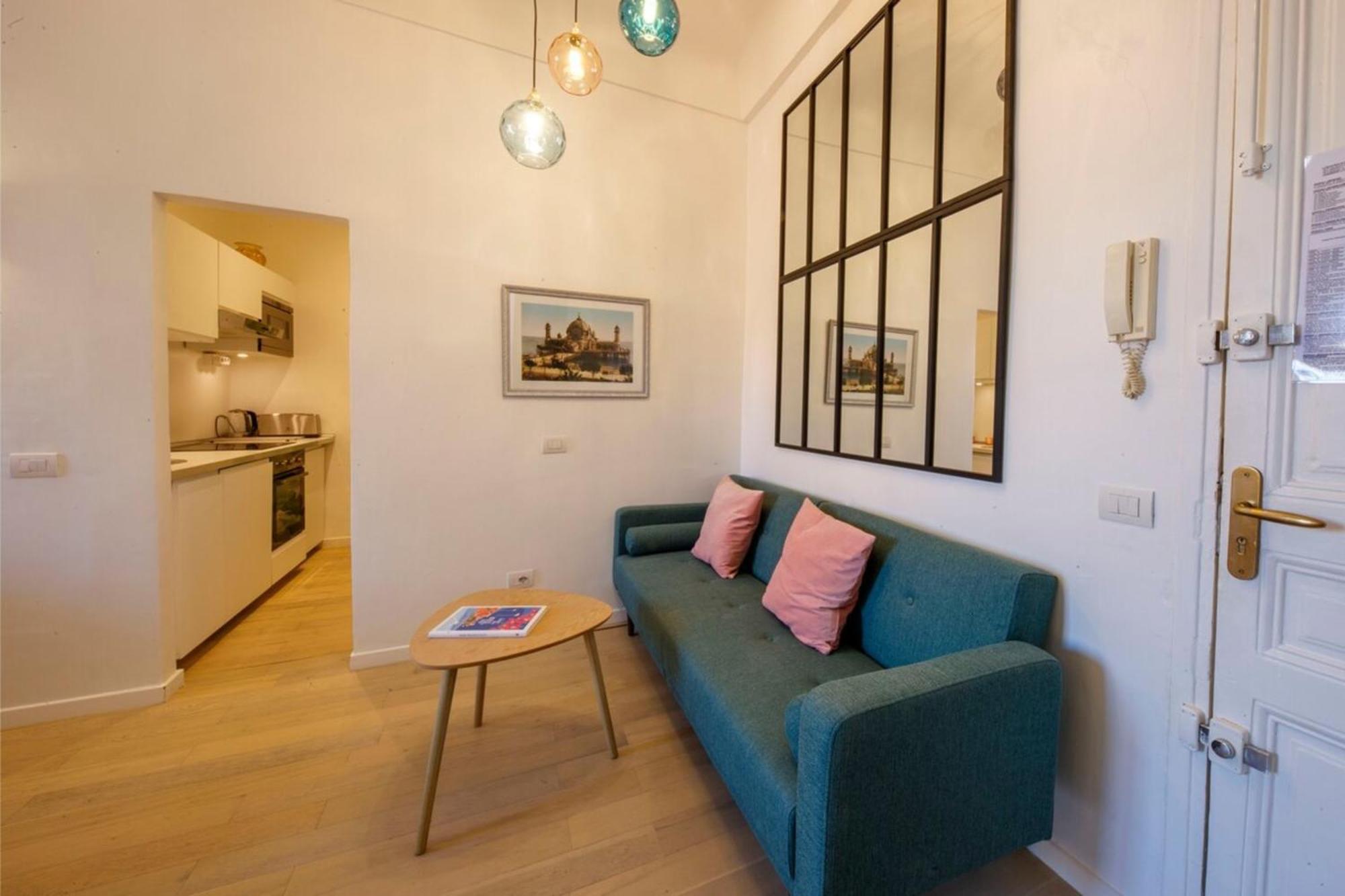 06a3 - Lovely In The Heart Of Old Appartement