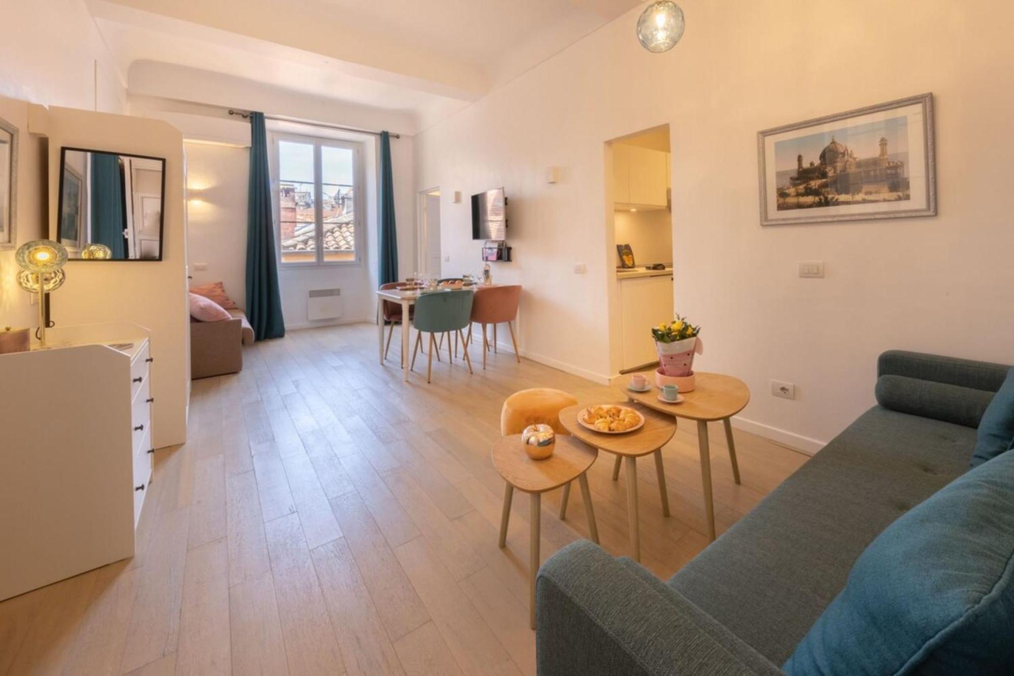 06a3 - Lovely In The Heart Of Old Appartement