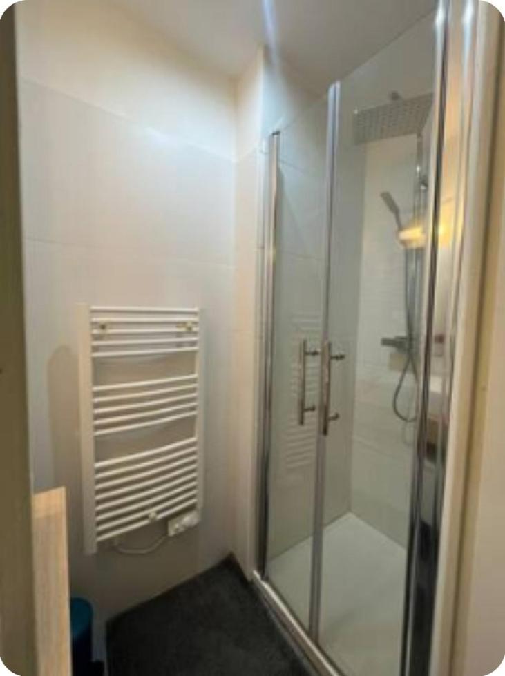 Apartment Free Parking! 3 Pieces Calme Proche Port & Centre