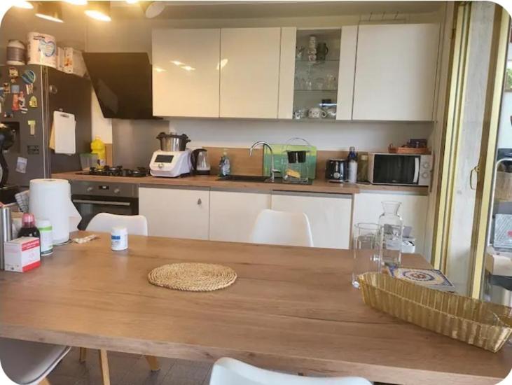 Apartment Free Parking! 3 Pieces Calme Proche Port & Centre *