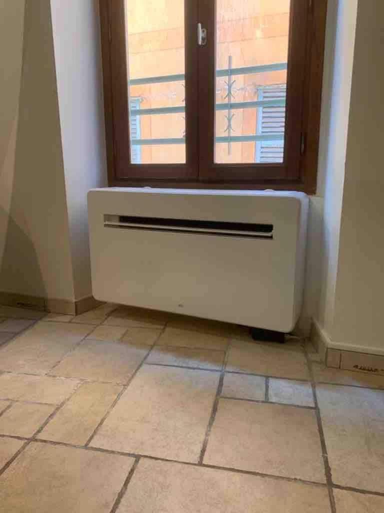 Proche Du Cours Saleya Et De La Plage, Dans Le Vieux Nice, Spacieux Et Climatise Apartment Nice