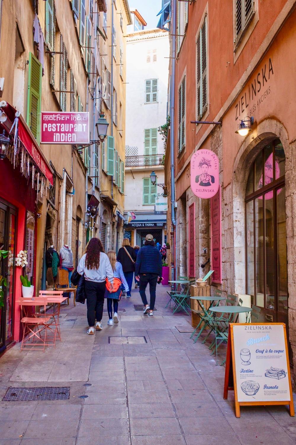 Proche Du Cours Saleya Et De La Plage, Dans Le Vieux Nice, Spacieux Et Climatise Nice