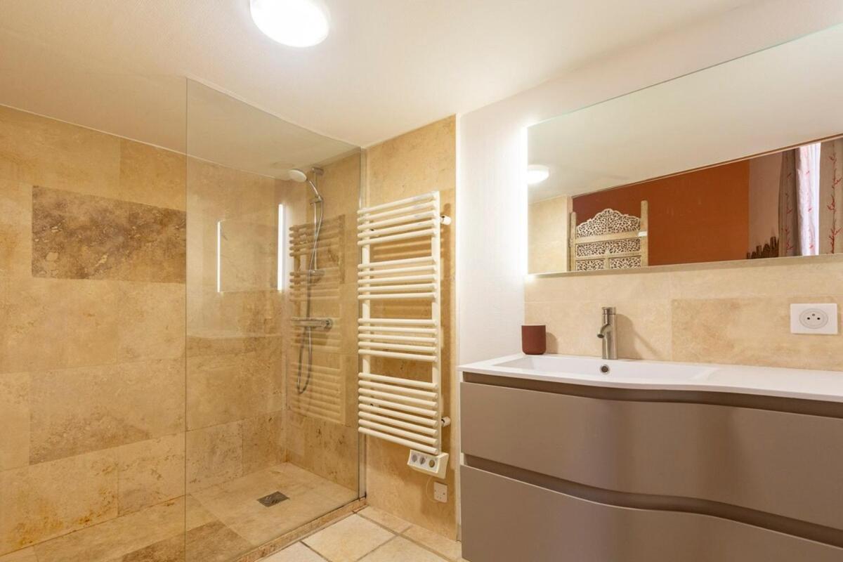 Apartment Proche Du Cours Saleya Et De La Plage, Dans Le Vieux Nice, Spacieux Et Climatise *