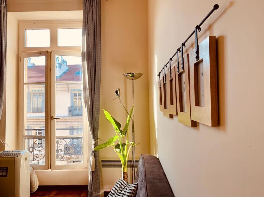 Eugenie Hyper Center 3 2 Bedrooms