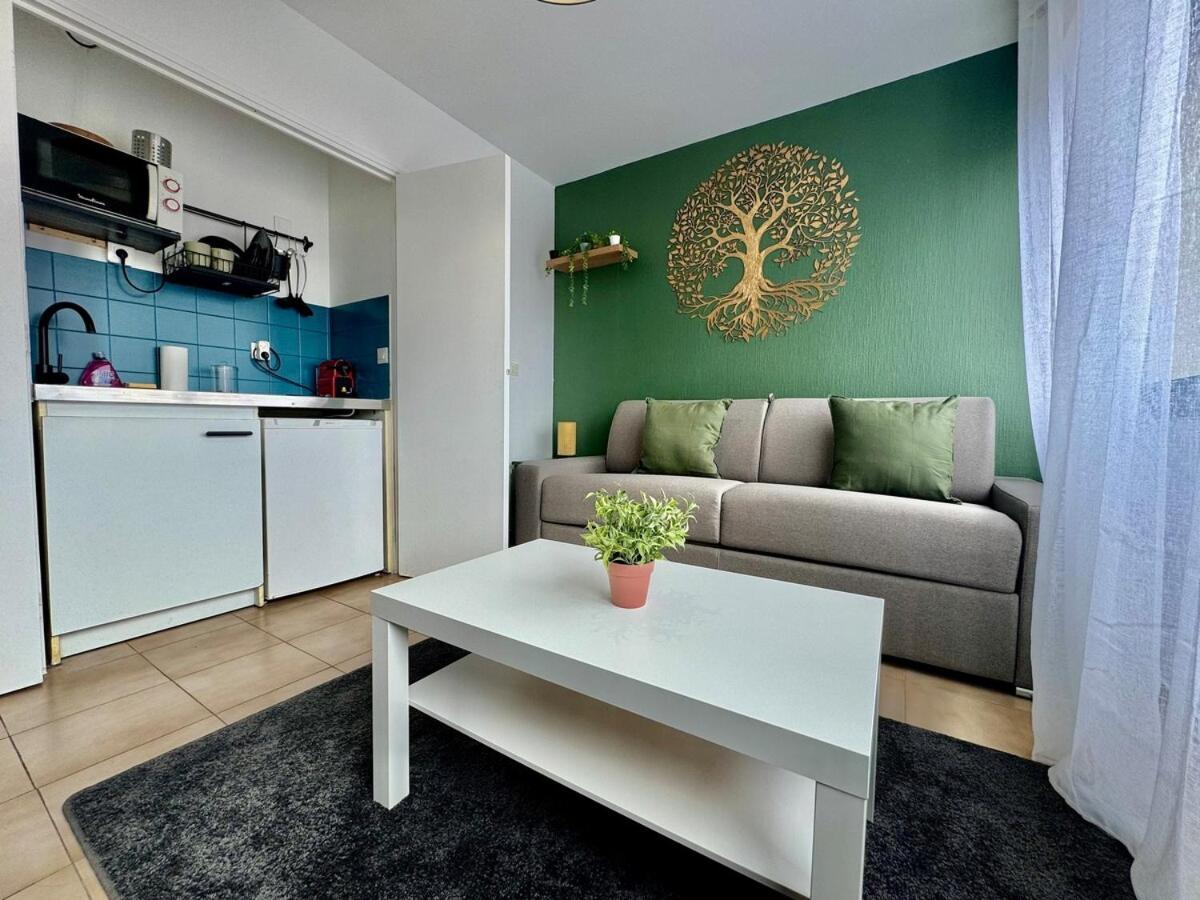Center, Floor Unobstructed View Apartment