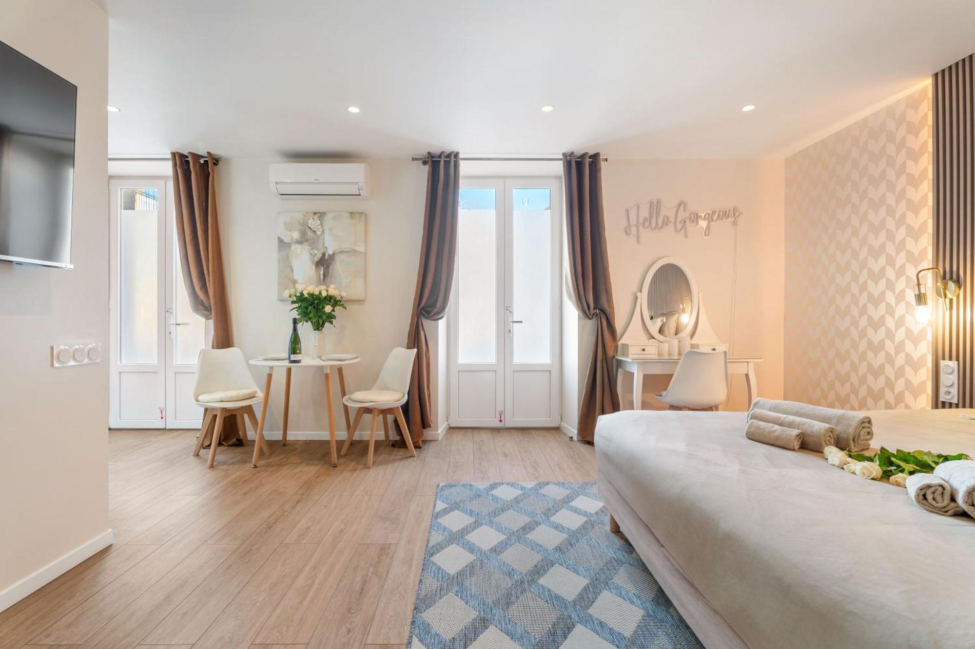Renting - Massena - Luxe - Jacuzzi - Terrace - King Bed - Ac Appartement *