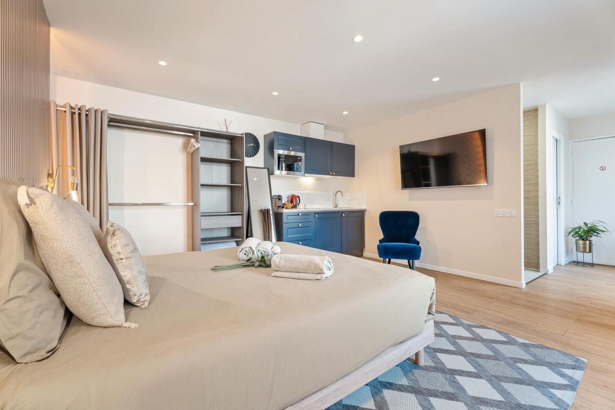 Renting - Massena - Luxe - Jacuzzi - Terrace - King Bed - Ac Appartement *
