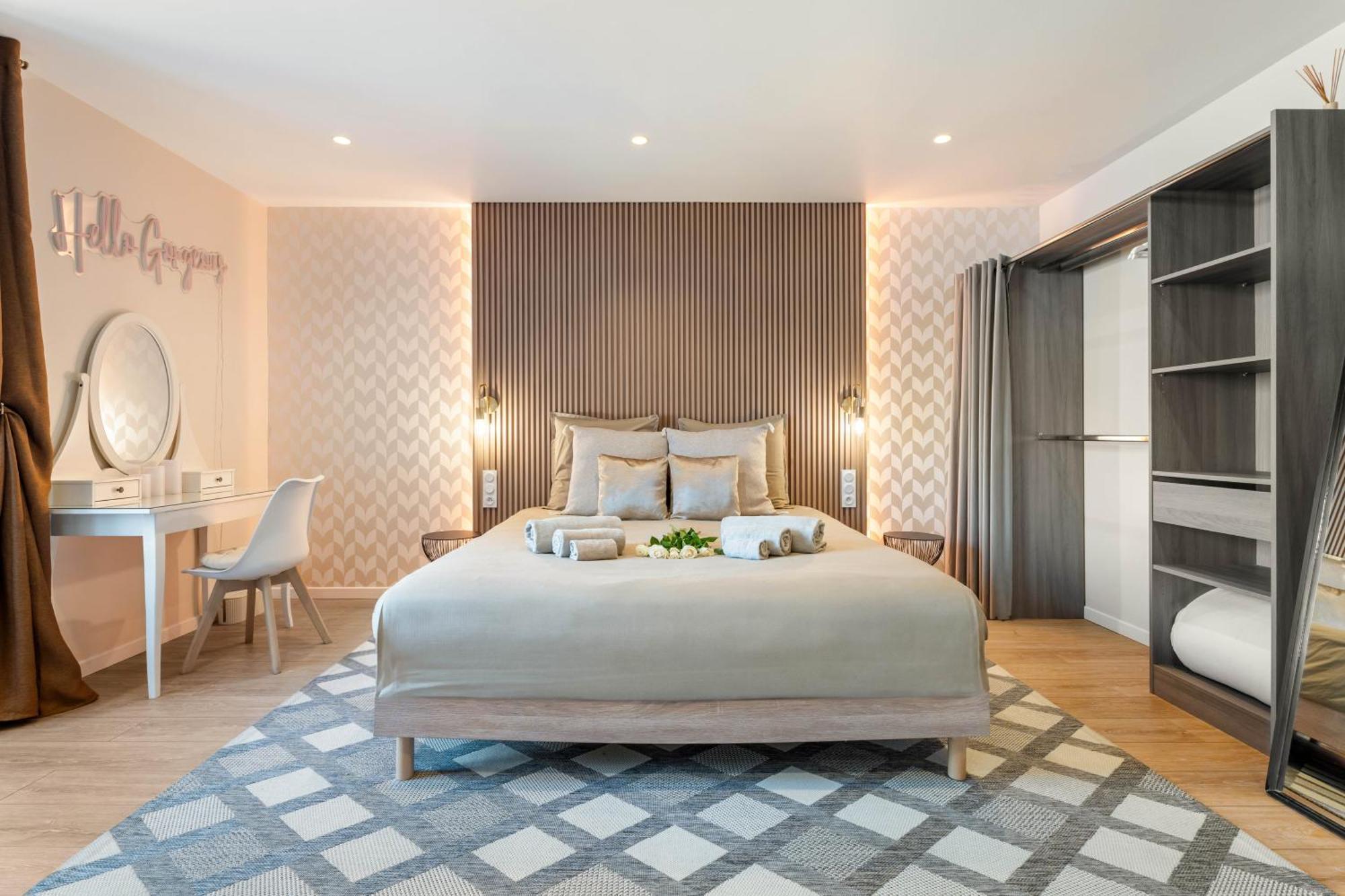 Renting - Massena - Luxe - Jacuzzi - Terrace - King Bed - Ac * Nice