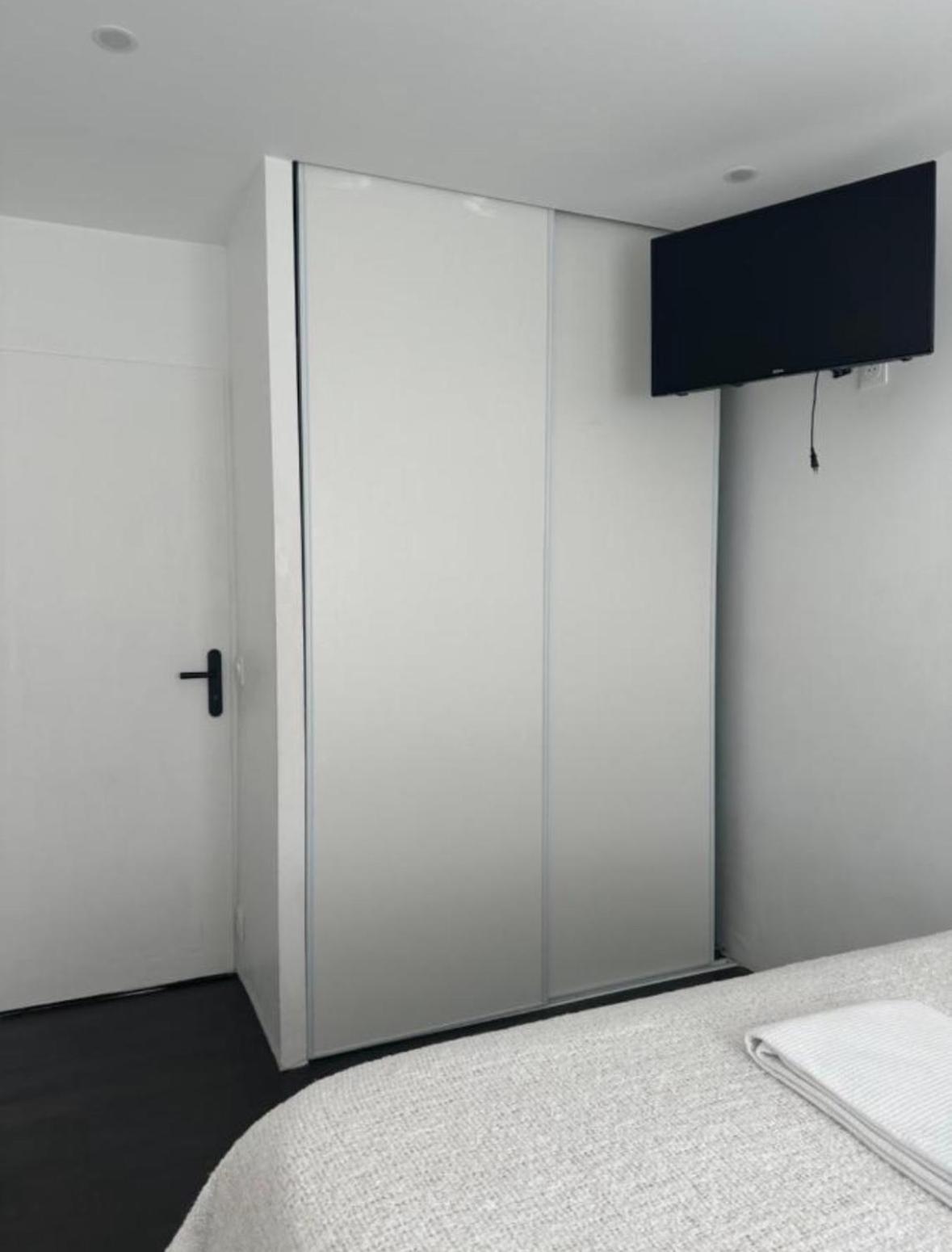 3 Pieces, Dans Privee Securisee Et Parking Gratuit,a 9 Min Centre * Nice