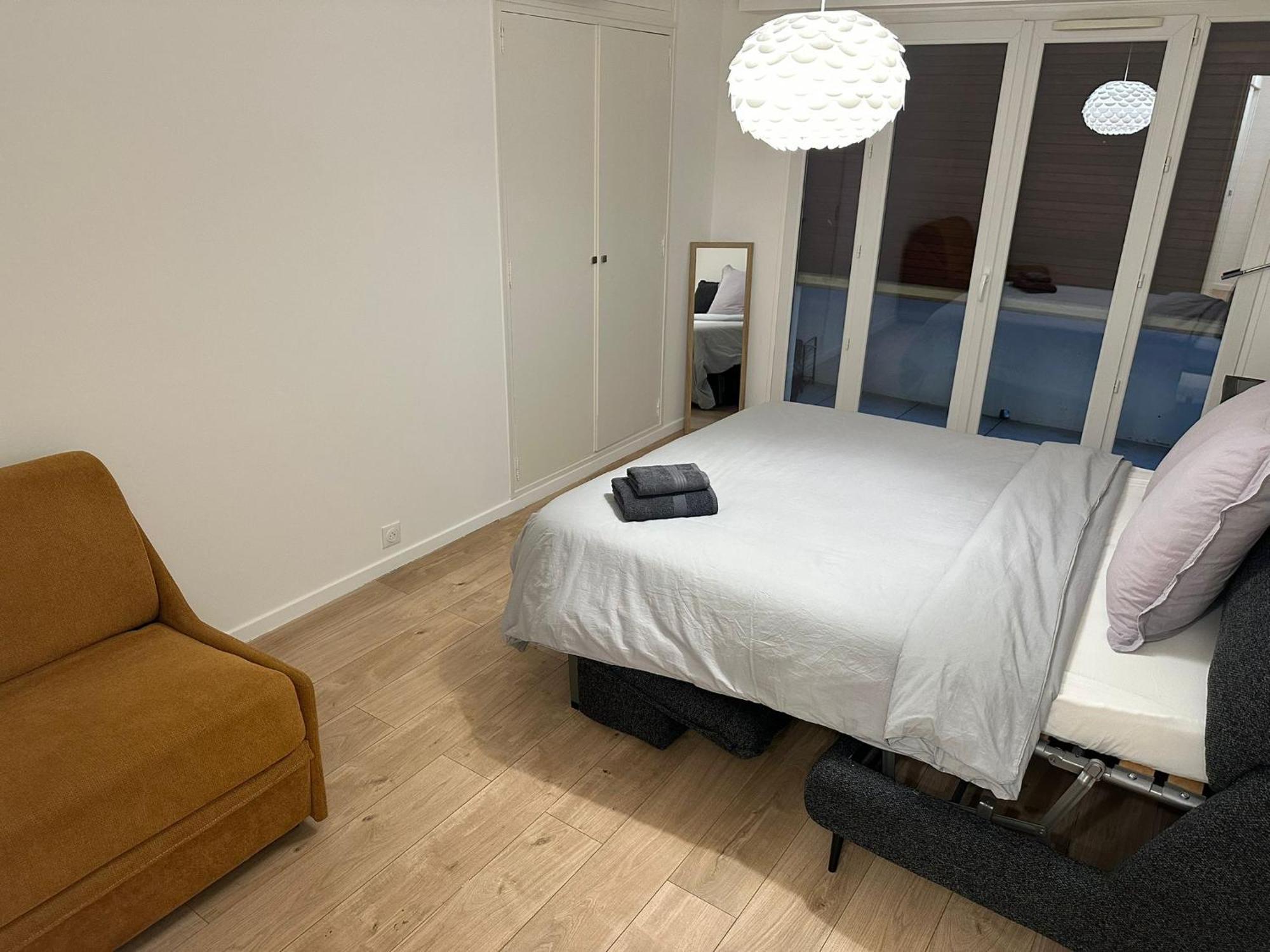 2 Bedroom Ocean View Apartment *