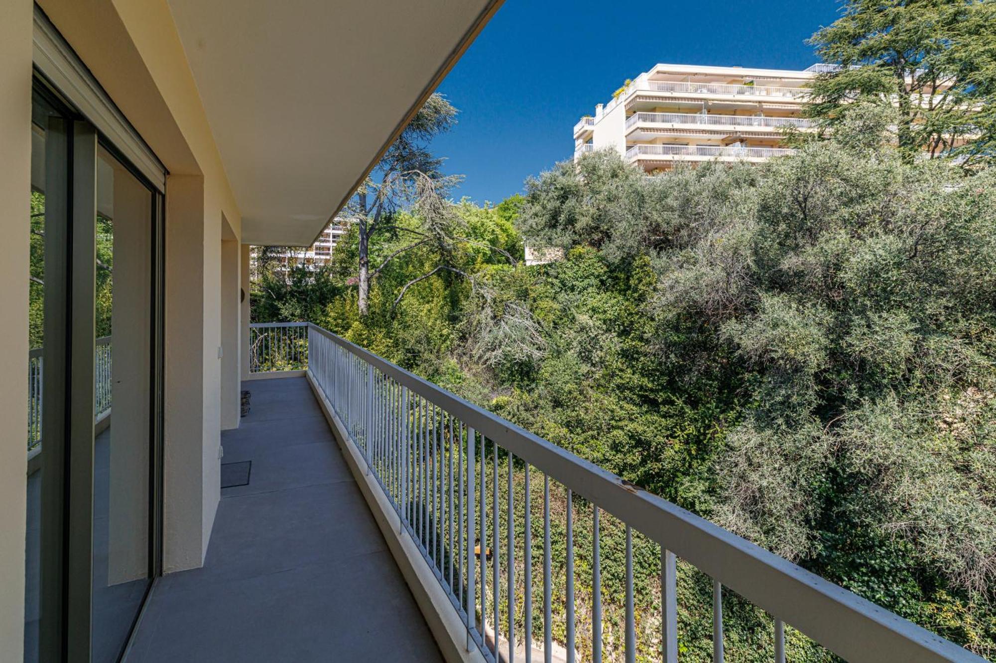 Gairaut - 5 - Terrass Apartment *