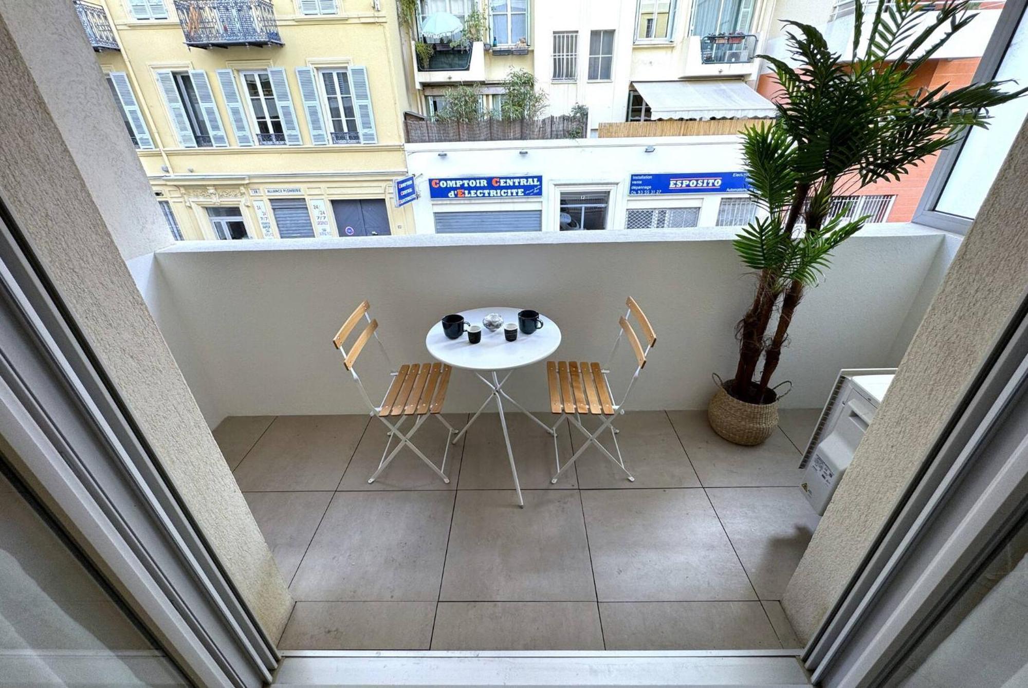 T2 - - Place Du Pin - Papon Appartement