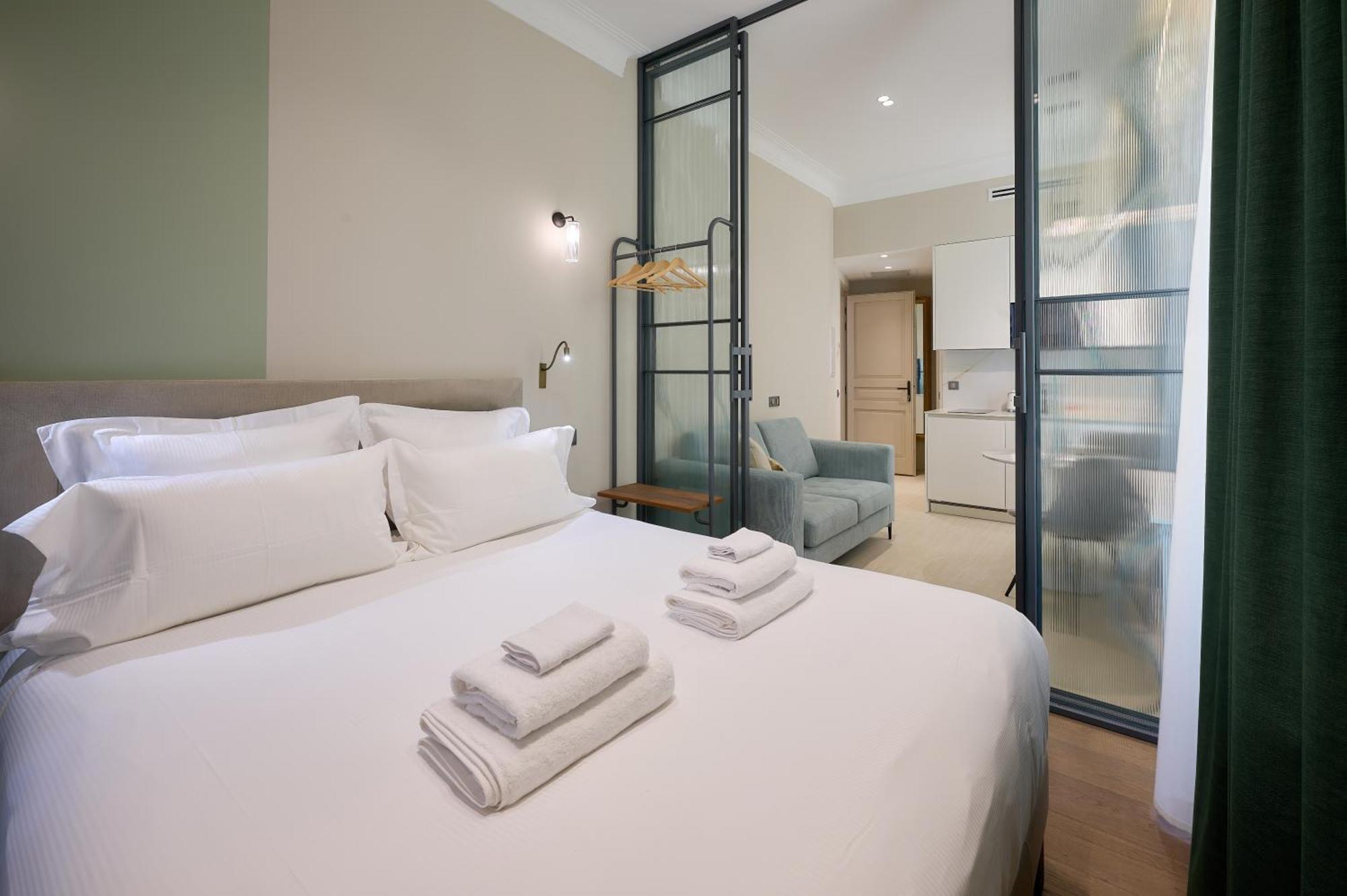 9 Alberti Centre Aparthotel 4*