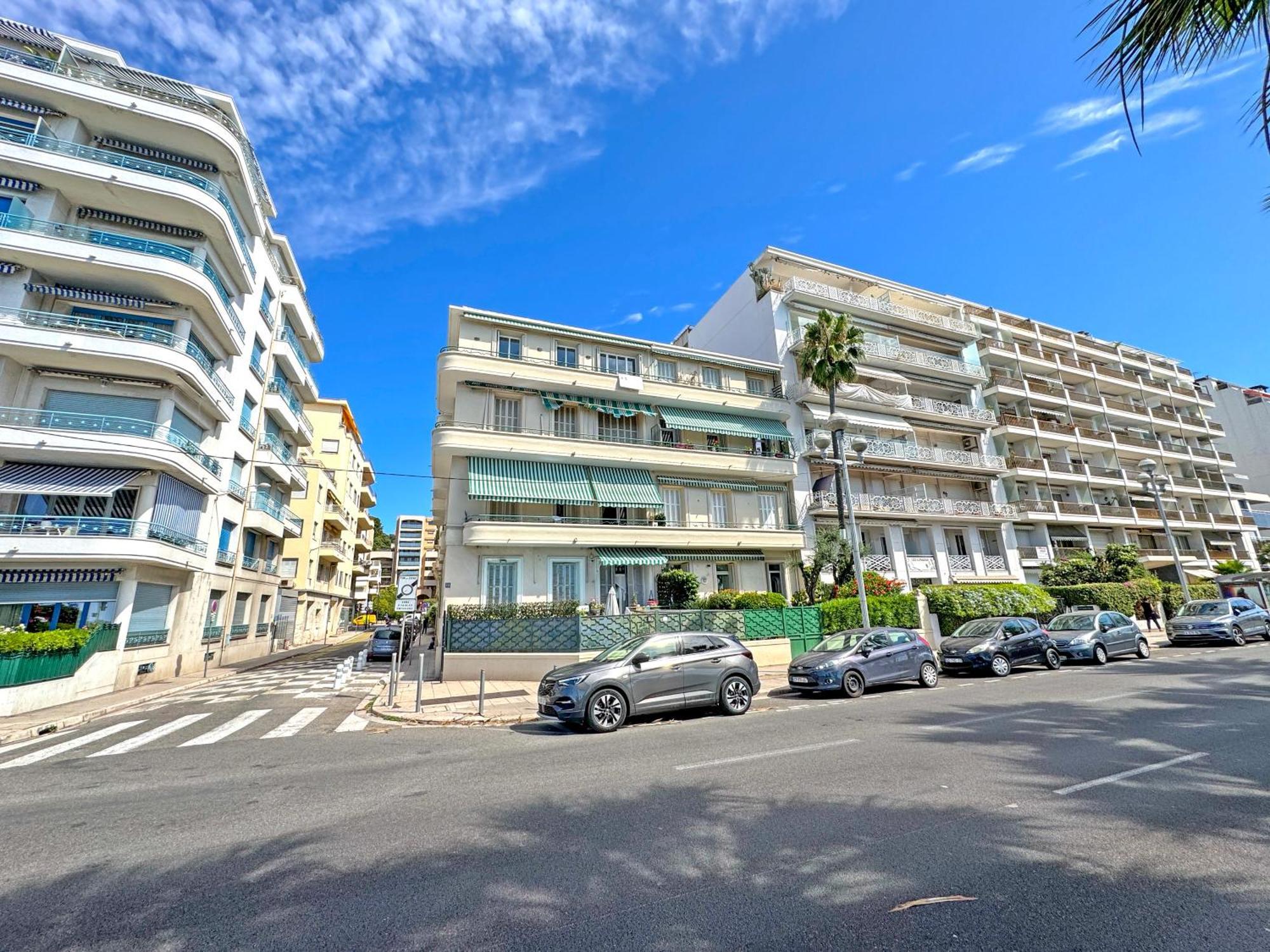 Apartment Derniere Etage Sur La Promenade! Nice